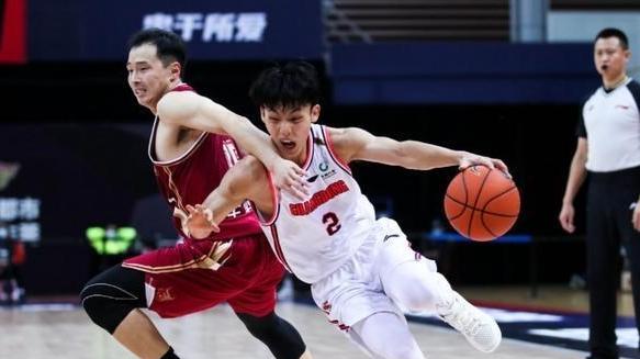 陪你慢慢变老 杜锋硬要带他进男篮，如今24分+17分蜕变，广东又一球星，长大了