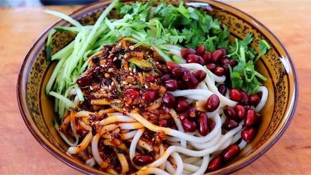 凉面|凉面怎么做好吃？原来诀窍如此简单，香辣开胃，看一遍就学会