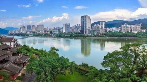 探索三明市的山湖水源，就会感受到被仙云包围的蒸汽