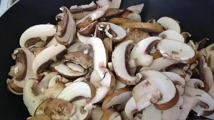 肠胃 女性想要皮肤好，经常吃这三种食物，排毒消脂，美容护肤，清理肠胃