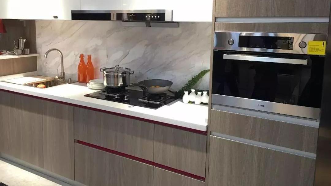 厨房别忘了预留这30厘米，想好用、台面整洁，储物量增加全靠它！