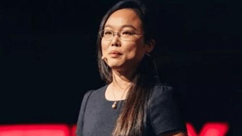 碧白零 当初因父亲欠债2亿，辍学回家卖鱼的清华才女，如今怎么样了？