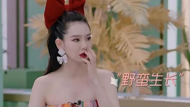 眉笔|“心机式”画眉方法走红：帮素人勾勒眉毛的同时，鼻子也高挺了