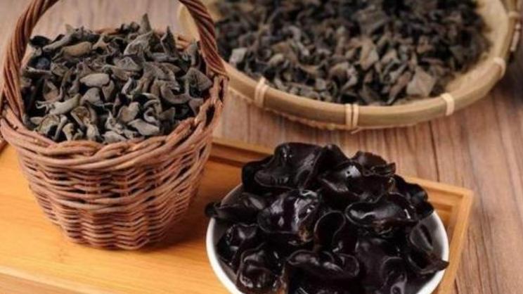 饭店泡木耳的技巧，牢记3点，5分钟就泡开，又大又干净，非常实用