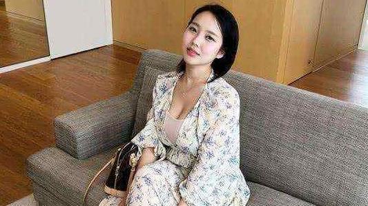 小姐姐 小姐姐健身不减肉走红网络，见到她傲人身材后，网友不淡定了