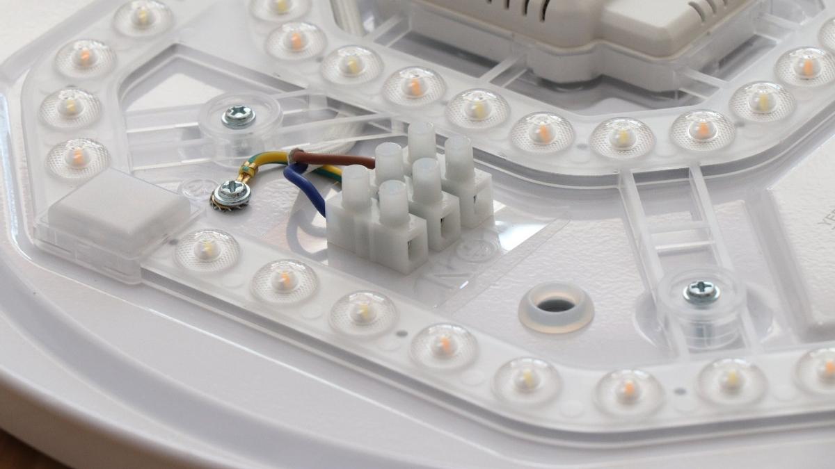 Yeelight新款吸顶灯上市，安装师傅说：“太好使用了”