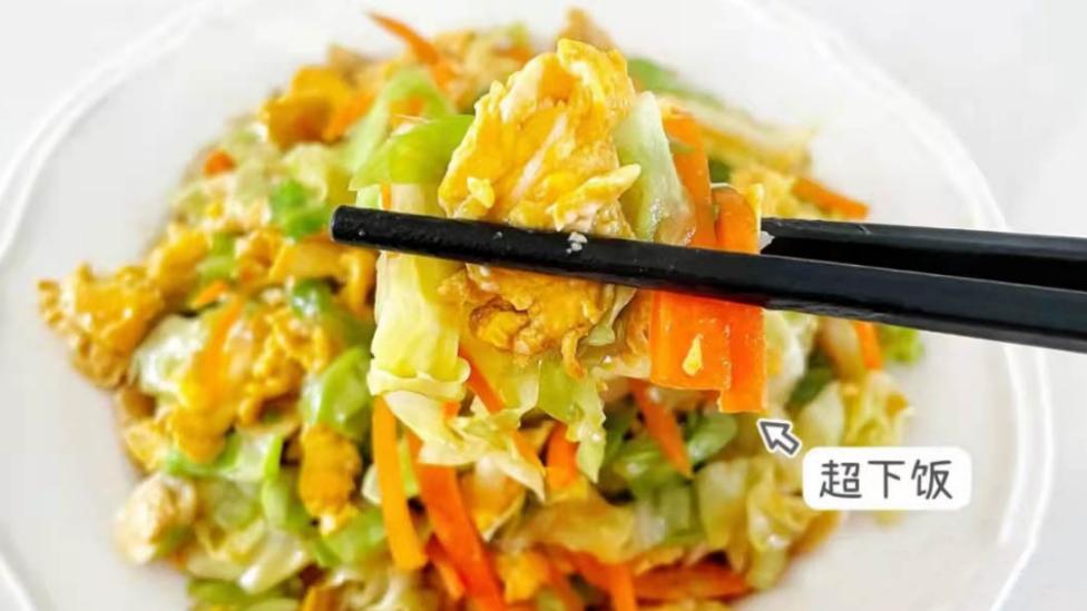 |最近孩子迷上吃它，这三样搭配炒一锅，清淡解油腻，对视力有帮助