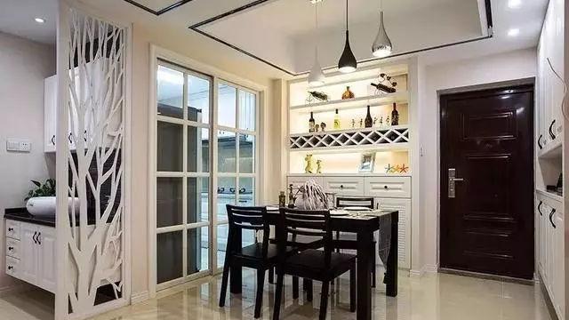 没有独立玄关也可以做鞋柜，一柜两用，实用又美观