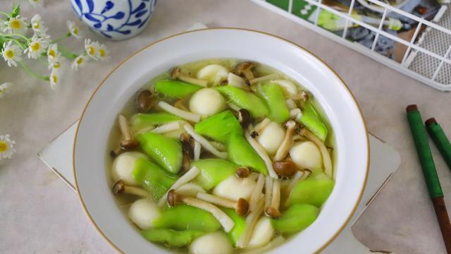 食材|防秋燥，我家常喝这碗汤，三种食材一起煮，汤鲜味美，十分钟出锅