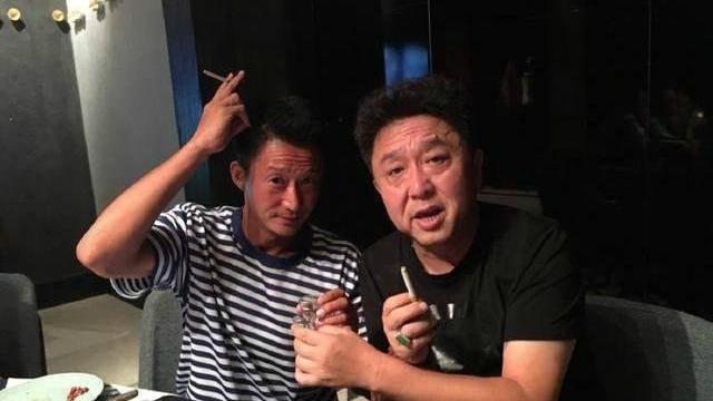 白雪在燃烧 卖房拍电影，女主角罢演，欲分期给片酬，硬汉吴京也有无奈的时候