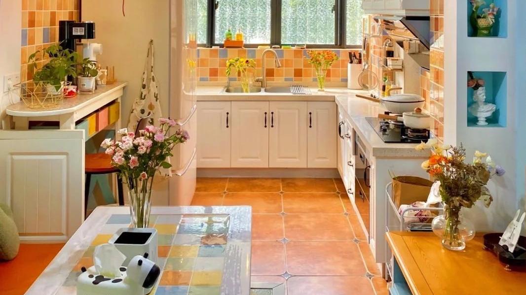 厨房面积太小显拥挤？学学德国女士的设计，小厨房也能变得很宽敞