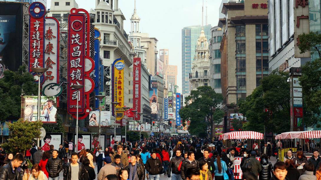 韩国主播觉得中国落后，特意来到中国直播，却被现实疯狂打脸