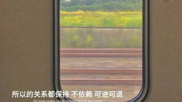 滕小七 “不过逢场作戏饰演一个过客，千万别当真伤了自己”