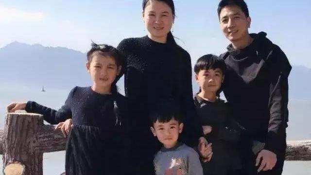 思愈飞 男子把孩子脸抹黑卖惨博眼球被传唤：想要用欺骗的方式引流，就要付出代价
