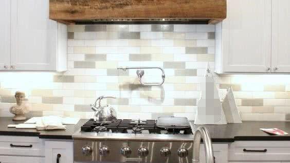 厨房装修可别不上心！灶台上贴了瓷砖才知道，真是太实用！