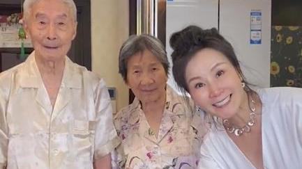 浙江女子为90岁父母改造穿搭，换装完成后惊艳网友直呼：帅爆了！