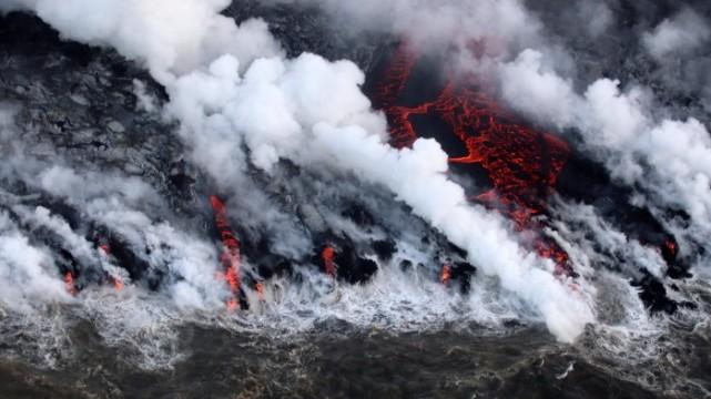 西班牙火山喷发1个月，岩浆喷涌巨石滚落，全球温度急剧下降？