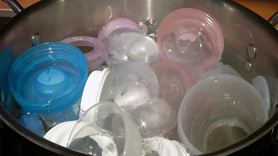 开水烫奶瓶，真的可以消毒吗？看似卫生，实则可能是伤害