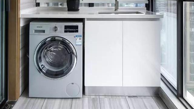 别看阳台空间小，只要利用好这一面墙，等于多出一间实用房！