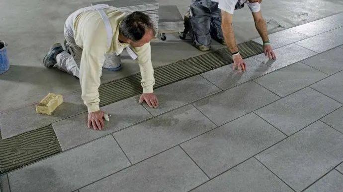 为什么德国铺砖都用瓷砖胶，中国却火不起来？听完才知该选哪种了