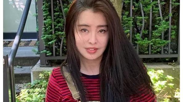 王祖贤|王祖贤近日被曝出！已经老得不成样子？完全已经没有当年神采