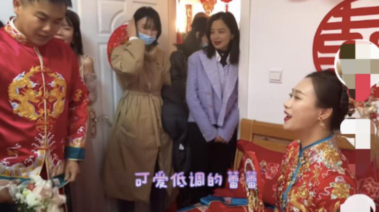 李嫣|辛芷蕾：拒绝给父亲买电脑成一生遗憾，今给弟弟买车买房娶媳妇