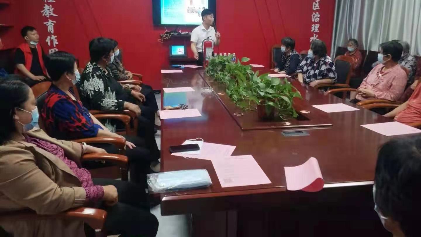 台前县民政局社区养老联合台前县消防救援大队开展消防安全讲座