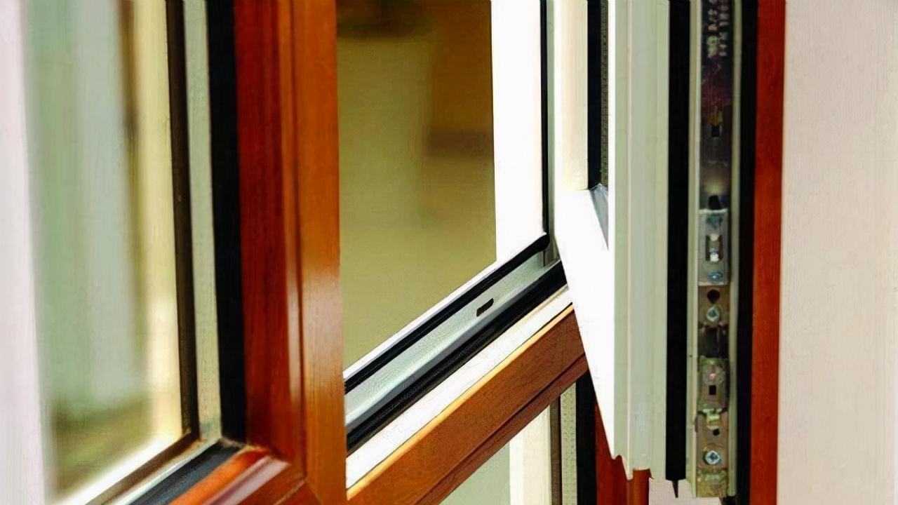 窗户关严了，还是处处漏风？别急，教你正确做法，不进冷风还隔音！