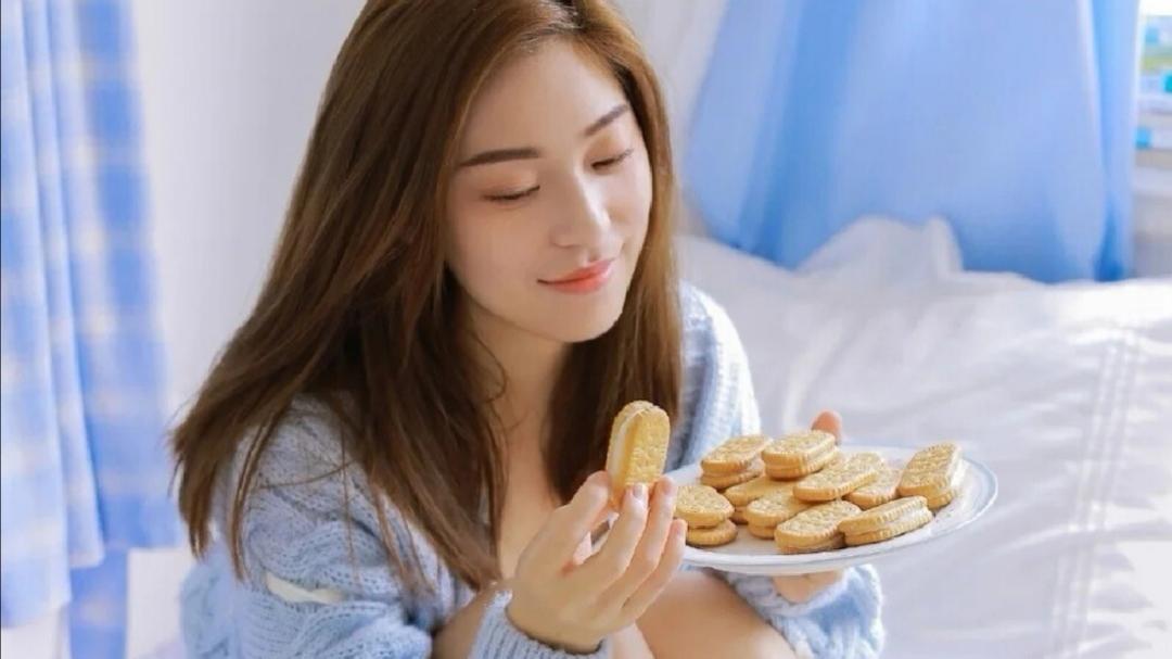 心的追求|下雨天，老公送饭比平时晚了半小时，我让他跪下认错