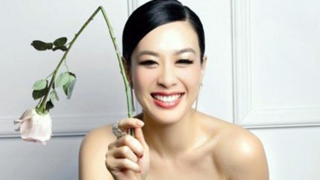 钟丽缇|美丽的人鱼公主钟丽缇，嫁给小12岁男星，如今生活及其幸福