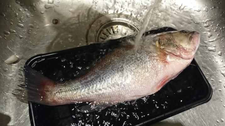 豆豉|怎么做蒸鱼才嫩？掌握好“4个细节”，鱼肉软嫩鲜香，不硬不腥