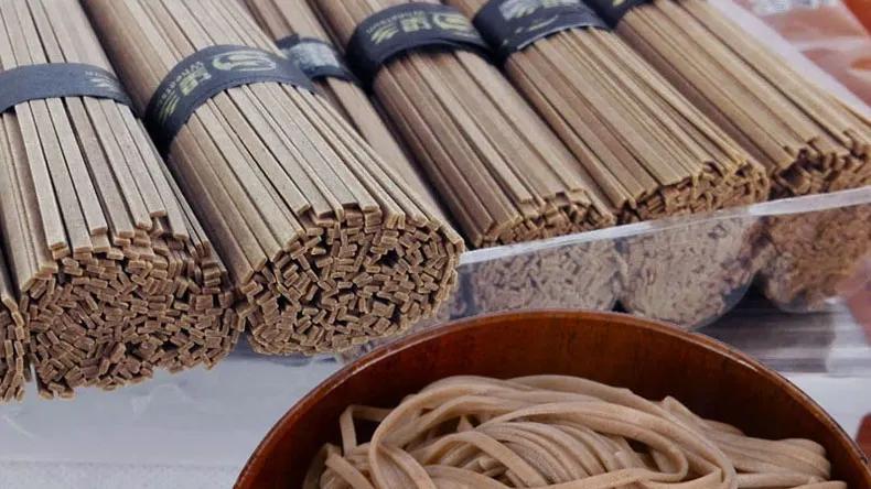 荞麦面|荞麦面和普通面条热量差不多，为什么减肥更推荐荞麦面？