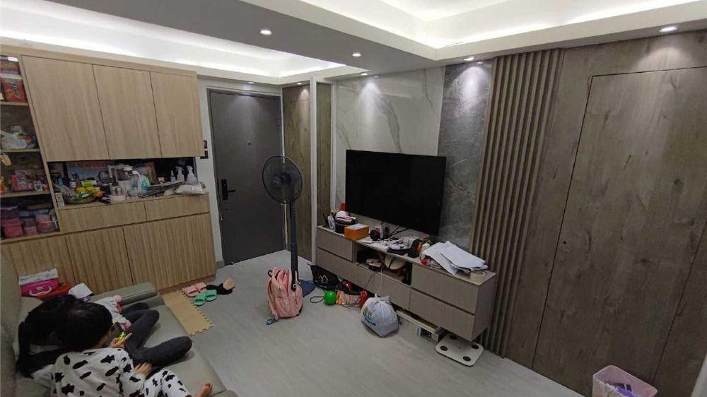 香港一家六口住29㎡蜗居，巧用空间隔出小三室，网友：也是服了