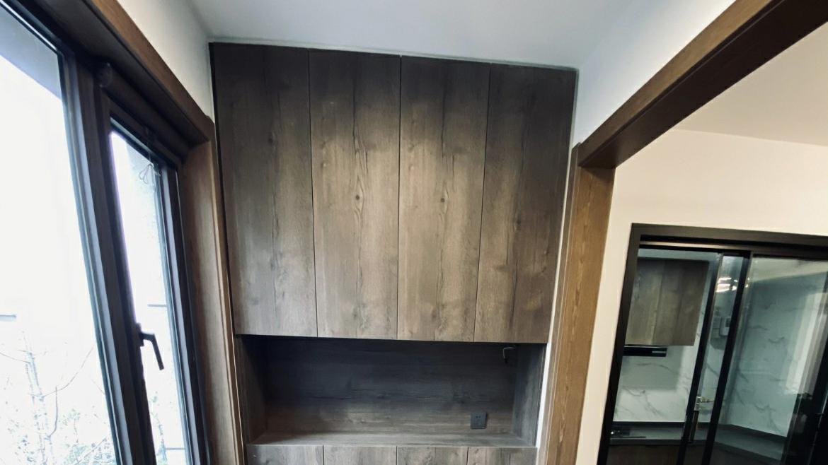 她第一次装修130平新房，坚持全屋木地板，电视墙设计非常实用！