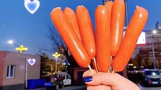 大蒜|最新梗“给你买10根烤肠”，是最新示“爱”方式吗，到底什么梗呢