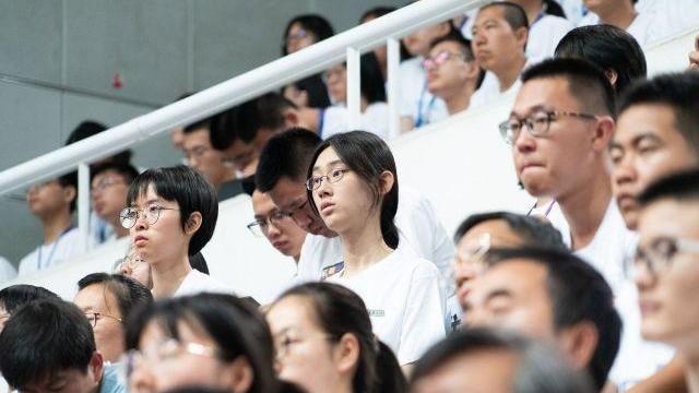 雪落无尘谈|“国民才女”武亦姝：16岁赢得冠军，拒上北大进清华，现状如何？