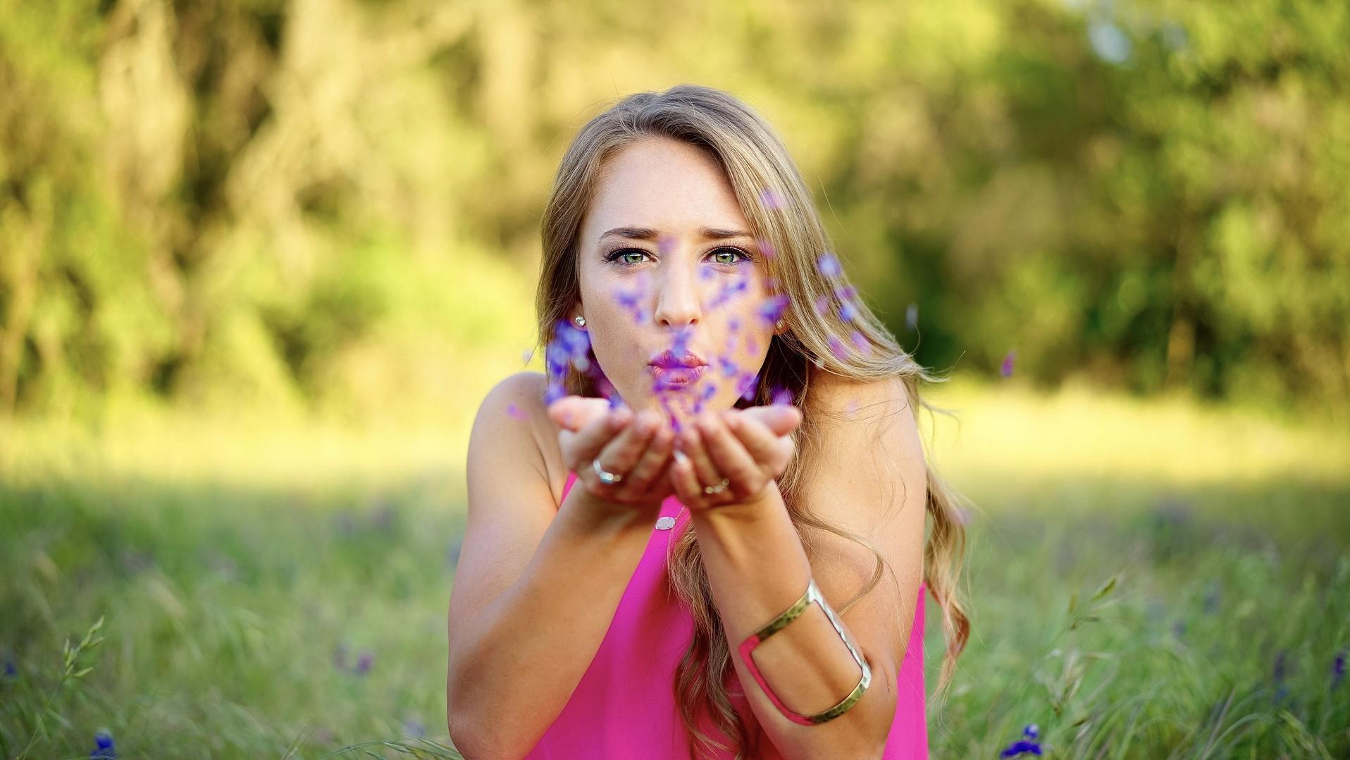 青玖情感岳清老师 从心理学角度分析，我们能够爱多久