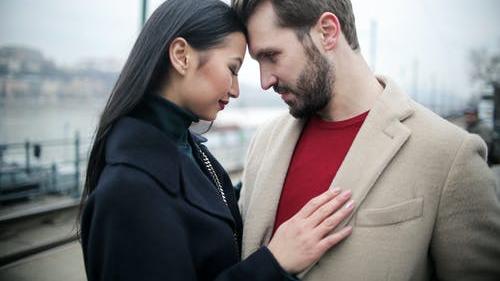 人际关系导航|怎么区分爱情、激情、友情？爱情、激情、友情是什么关系？