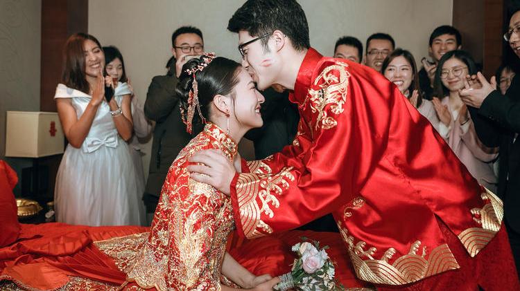 禾田飞歌 准婆婆嫌彩礼太高设计准儿媳，儿子愤然离家：你不给，我给