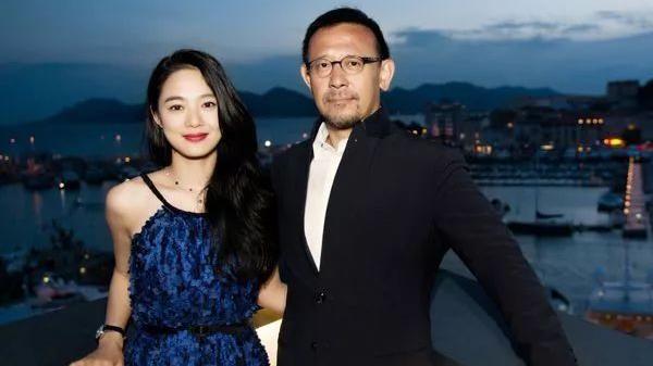 姜文|58岁的姜文，从娱乐圈清流，到如今和关晓彤合作跌倒，真不应该