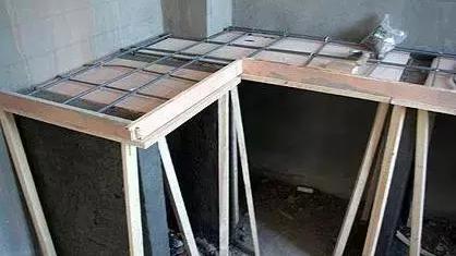 请师傅砌了个瓷砖橱柜，省钱又耐用，邻居们都很羡慕！