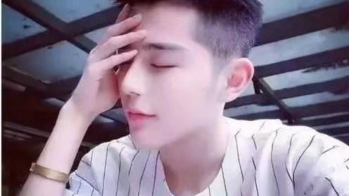 发型|为啥理发师都喜欢理“两边剪短”的发型？有三个优点，建议了解下