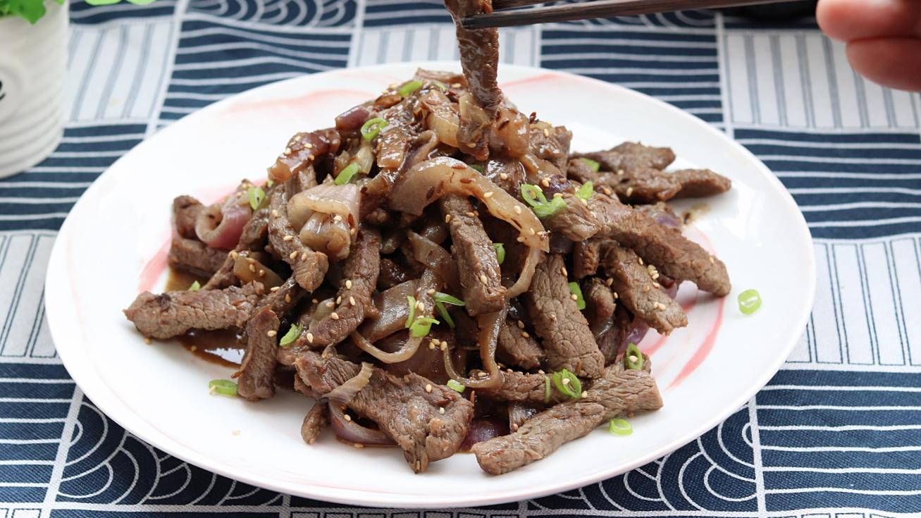 牛肉|孜然搭配牛肉炒一炒，鲜香入味，比外面的烧烤还好吃