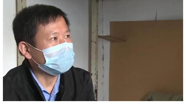 的哥与女乘客闪订婚，一个月花二十多万，女友：不装修房子就分手