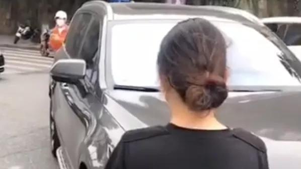 子芫伴你成长|又一知名男主持人“翻车”上热搜，网友：无底线捞金，吃相太难看