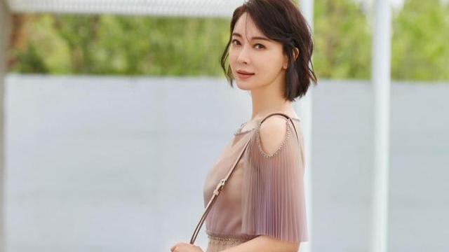 补水 4个“懒人”护肤法，适合奔4的女生，简单有效，能让皮肤水润细腻