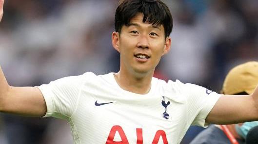 金智秀|金智秀孙兴慜传恋情，同一航班又戴情侣首饰，孙爸爸同意吗？