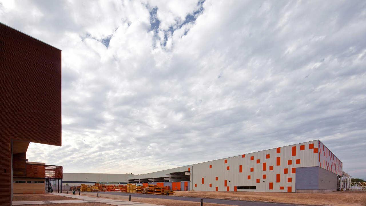 金属瓦的阻燃性成为企业厂房的优质之选