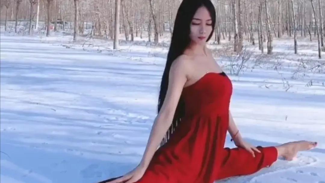 喻晓言 哈尔滨冰天雪地里跳舞的女孩走红，网友：这是传说中的仙女下凡吗