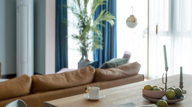 122平简约风三居室纯度的色彩搭配，营造闲适柔美的氛围